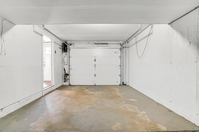 Building Photo - 2035 Stanley Ct