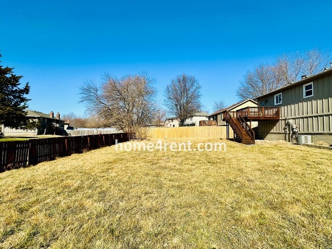 Building Photo - Beautiful, Split-Level Olathe Home w/ Stainless Steel Appliances and a Finished Basement!