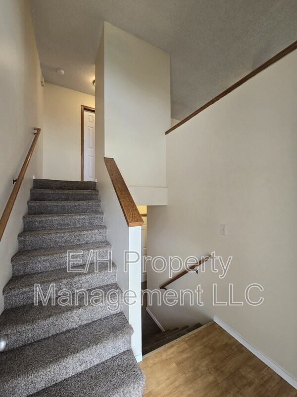 Building Photo - 4460 S Elizabeth Ave