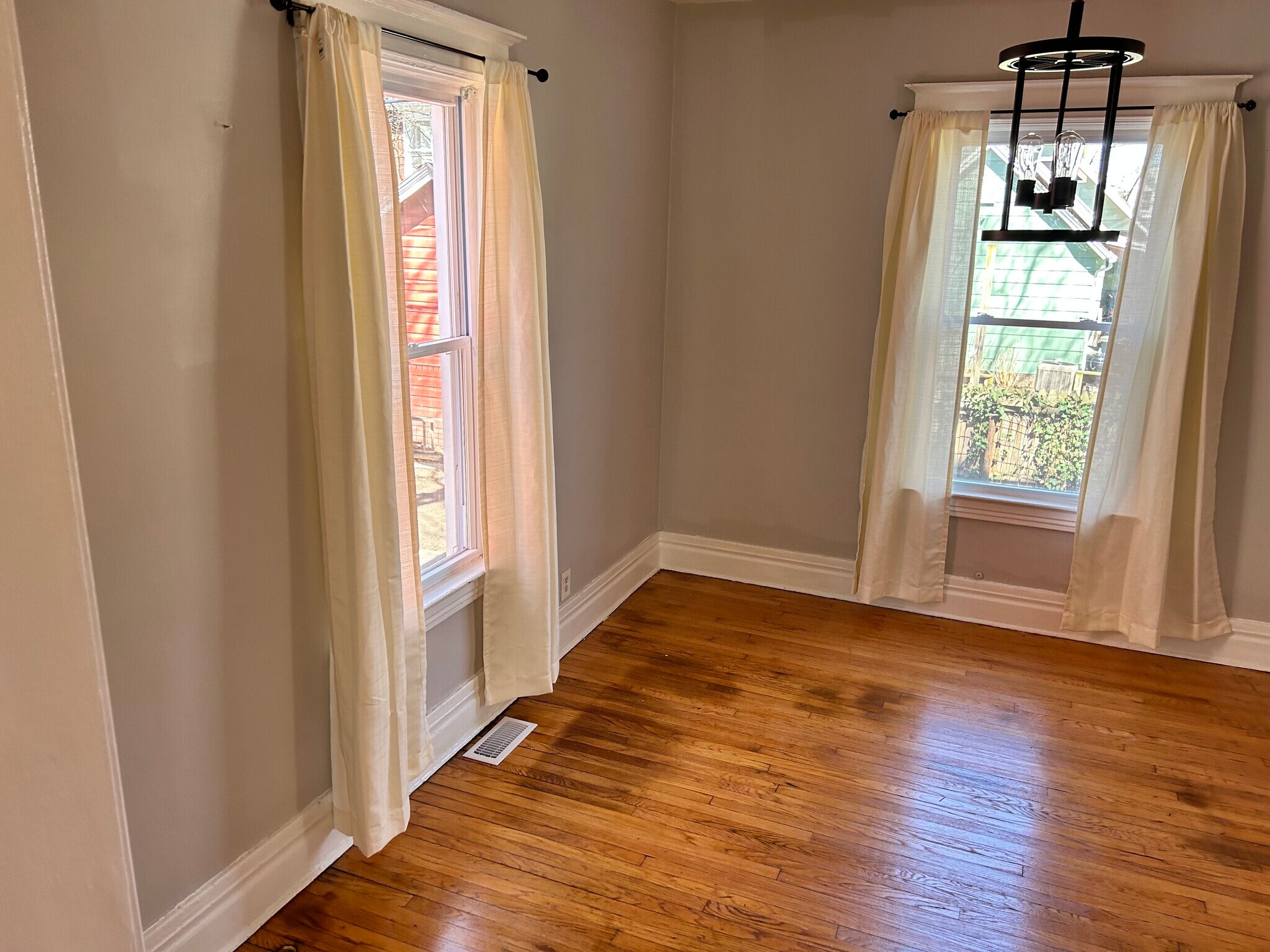 Building Photo - 16 Goebel Place