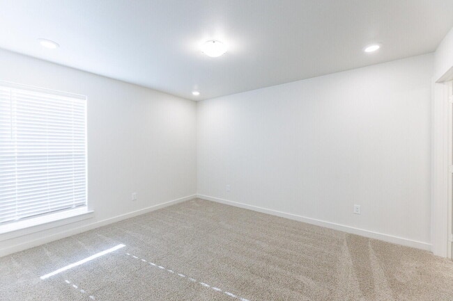 Building Photo - 6313 Volney Ave