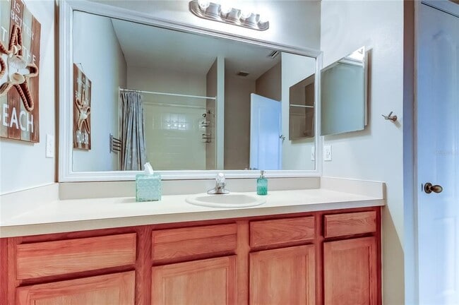 Building Photo - 1138 Hillhurst Dr