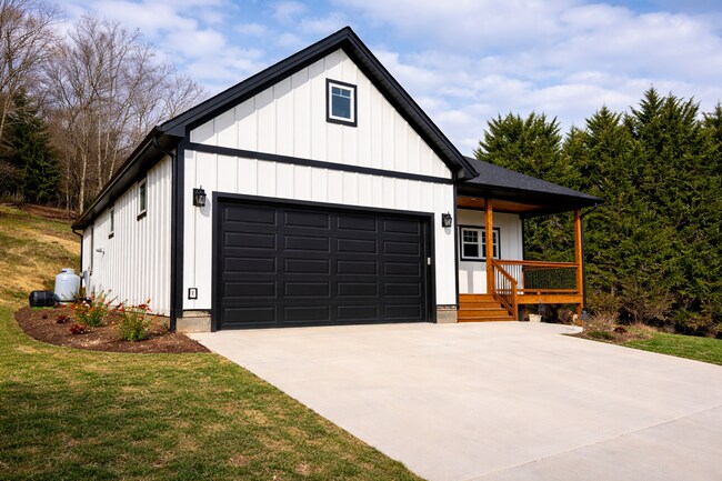 Building Photo - Fairview Rental! - Two Occupants Max