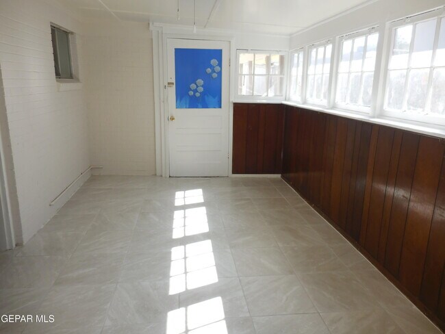 Building Photo - 3608 Sheppard Ave