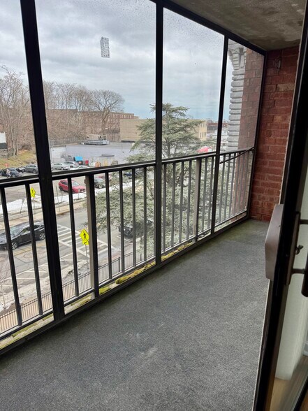 Building Photo - 100 High St