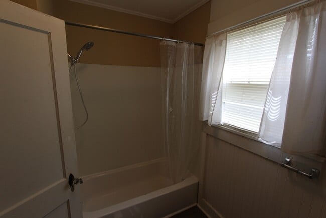 Building Photo - 234 Saluda St