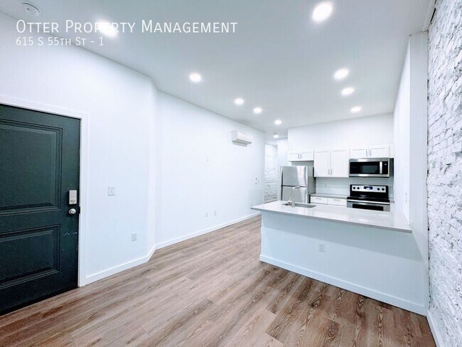 Building Photo - 615 S 55th St