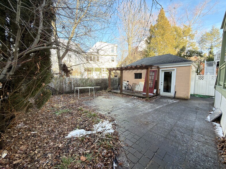 Building Photo - 22 Magnolia Ave