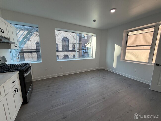 Building Photo - 103 Bayard St