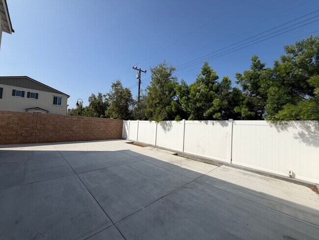 Building Photo - Beautiful 3 Bedroom Condo in West Covina