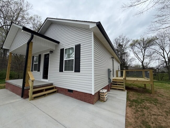 Building Photo - **MOVE IN SPECIAL, 1/2 OFF FIRST MONTHS RENT**Beautiful New 3 Bedroom 2 Bath House!