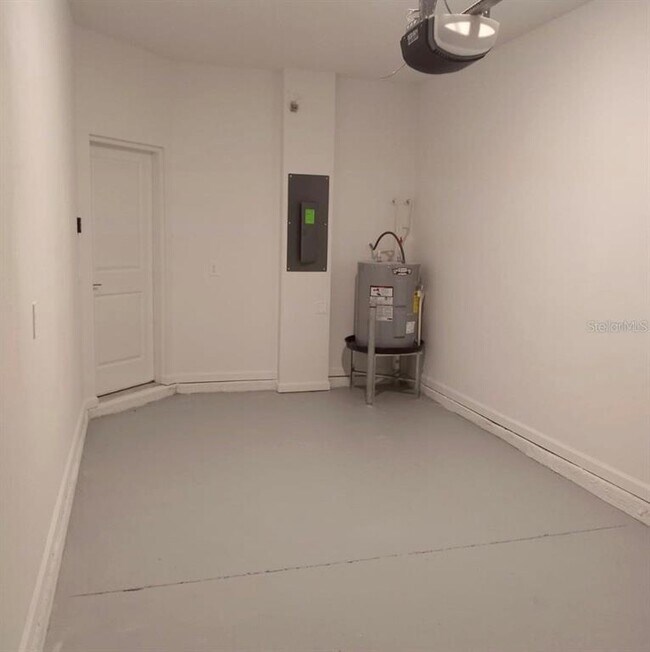 Building Photo - 7436 Stone Crk Trl