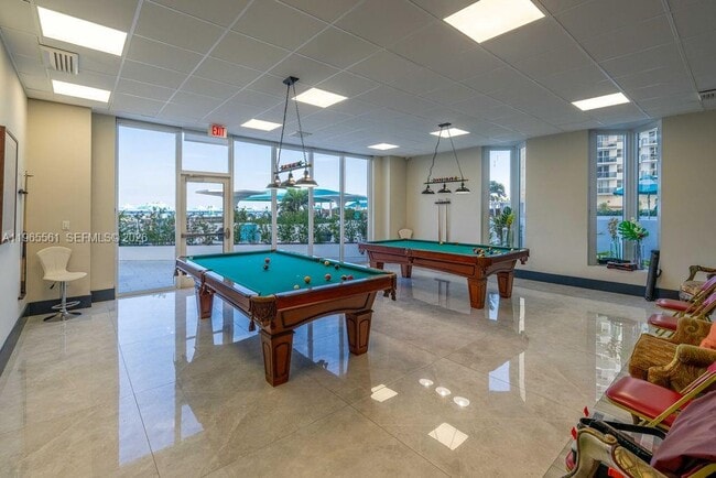 Building Photo - 3140 S Ocean Dr