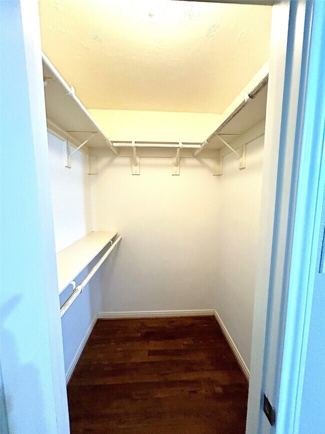 Building Photo - 5022 Darnell St