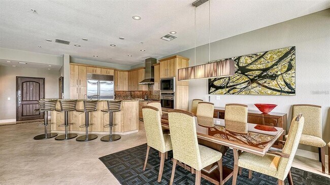 Building Photo - 650 Golden Gate Point