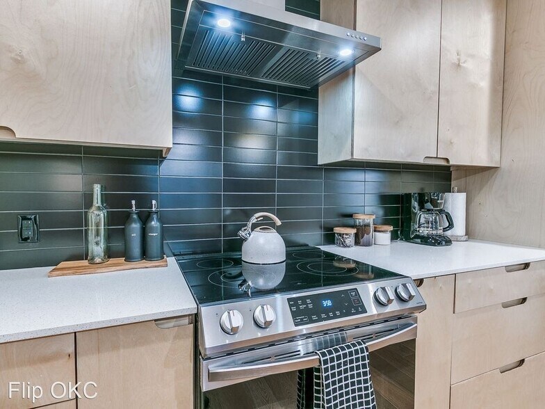 Building Photo - 808 NW 23rd St