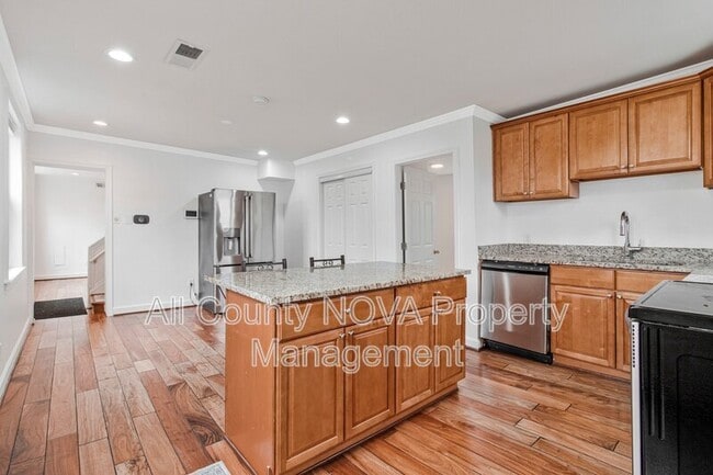 Building Photo - 8600 Lantern Ln