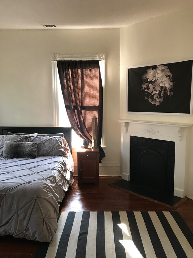 Building Photo - 511 W 37th St
