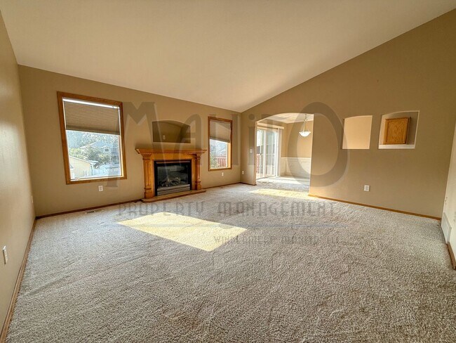 Building Photo - **MOVE-IN SPECIAL** Beautiful Private Comm...