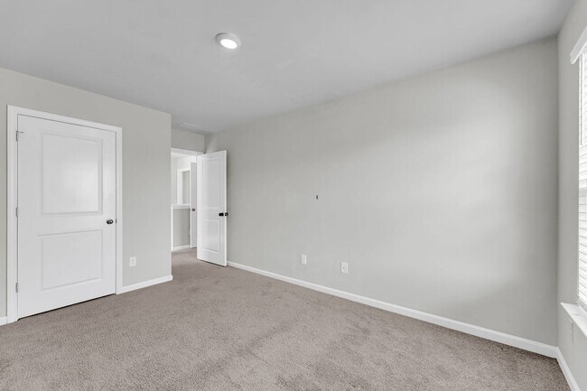 Building Photo - 550 Wayton Cir