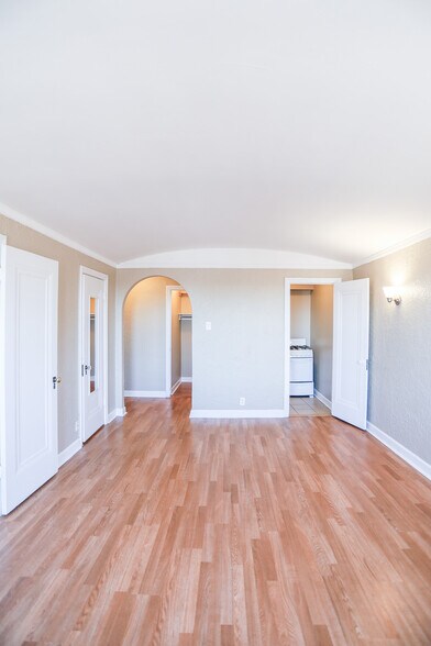 Primary Photo - 1108 W Rosemont Ave