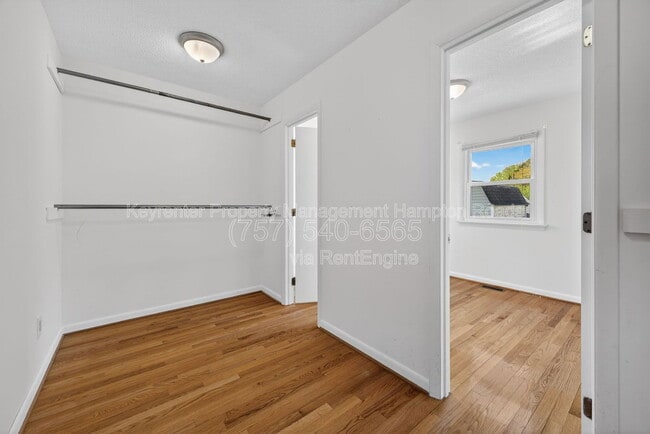 Building Photo - 204 Cleopatra Ct