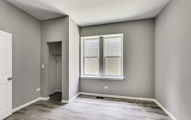 Building Photo - 3829 W Maypole Ave