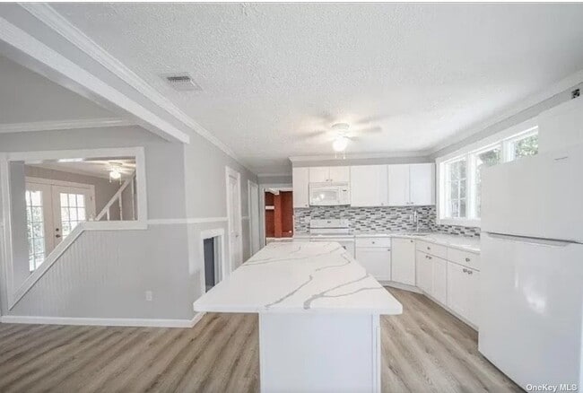 Building Photo - 14 Daell Ln