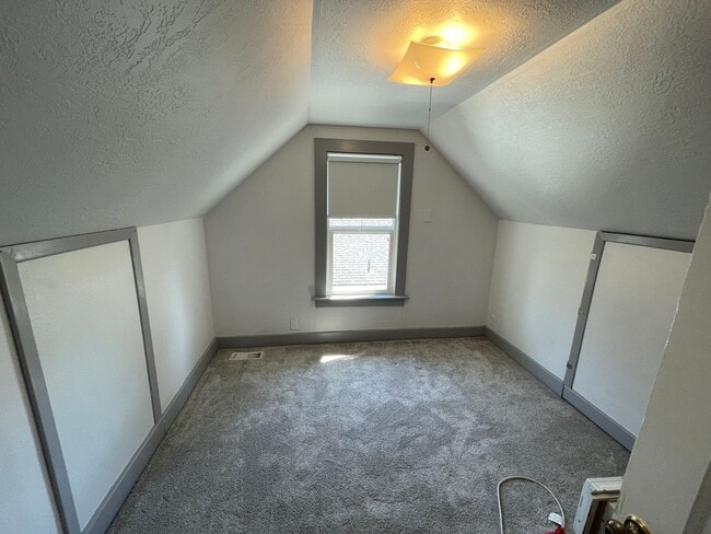 Building Photo - Adorable bungalow with large private yard