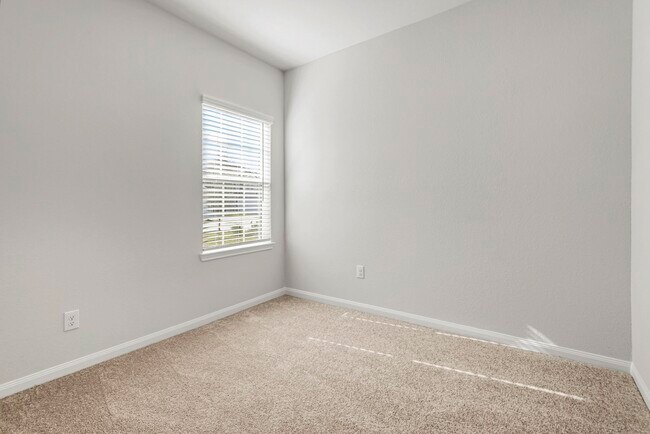 Building Photo - 6429 Winter Elm St