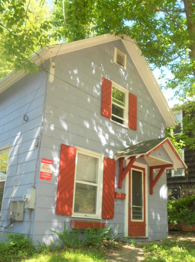 Building Photo - 19 Smith St