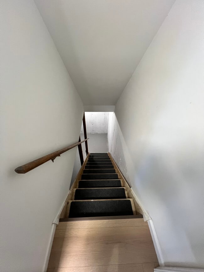 Building Photo - 666 Mariner Dr