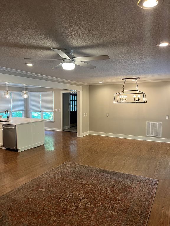 Building Photo - 509 Castlewood Trail
