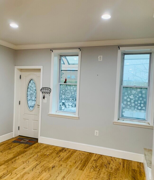 Building Photo - 174 E Huntingdon St