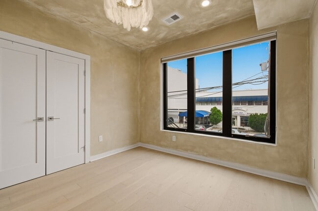 Building Photo - 531 Kennedy St NW