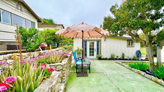 Primary Photo - Spacious & Private Studio Layout Guest Hom...