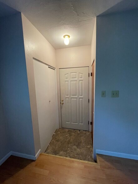 Building Photo - 4770 Greenfield Dr