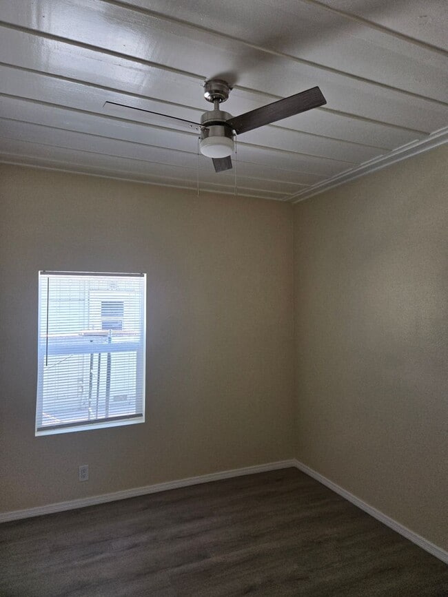 Building Photo - 1201 Saticoy St