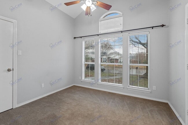 Building Photo - 8026 Hickory St