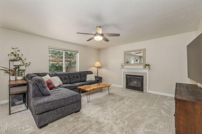 Building Photo - Beautiful home in Broadmore Estates