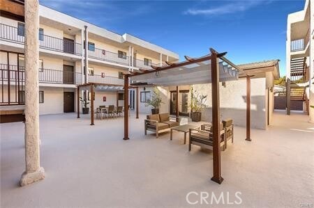 Building Photo - 835 E Lomita Ave