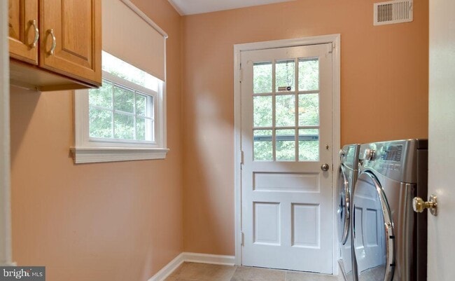 Building Photo - 7801 Cliffside Ct
