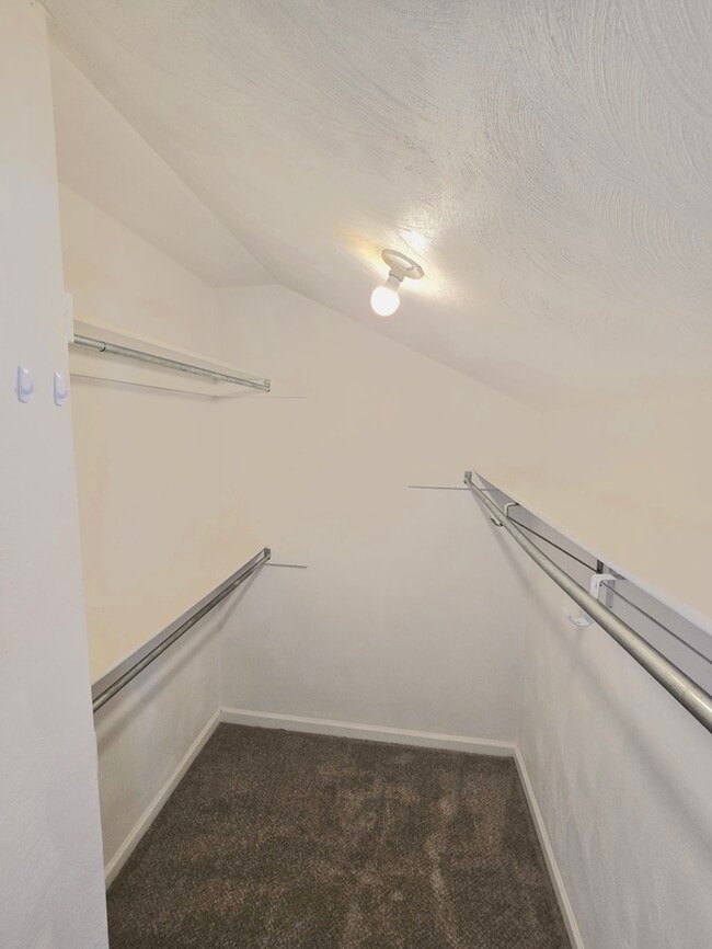 Building Photo - STUNNING TWO STORY 3 BEDROOM/ 2.5 BATH TOW...