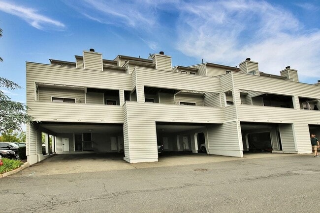 Building Photo - 700 Mainsail Ln