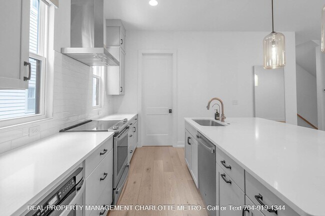Building Photo - 1609 Parkwood Ave