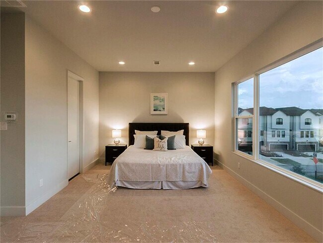 Building Photo - Modern Elegance in Garden Oaks – Style, Co...