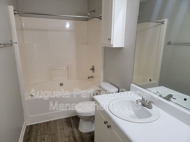 Building Photo - 1234 Longpoint Dr