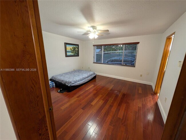 Building Photo - 1037 SW 76th Ave