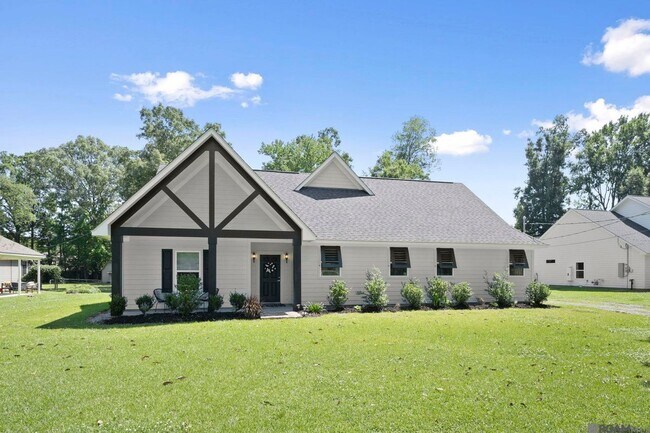 Building Photo - 18656 Magnolia Wy