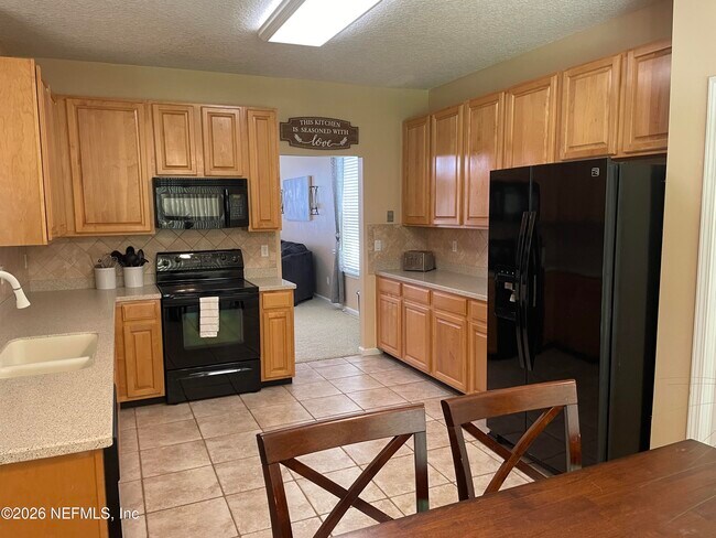Building Photo - 2543 Willow Creek Dr